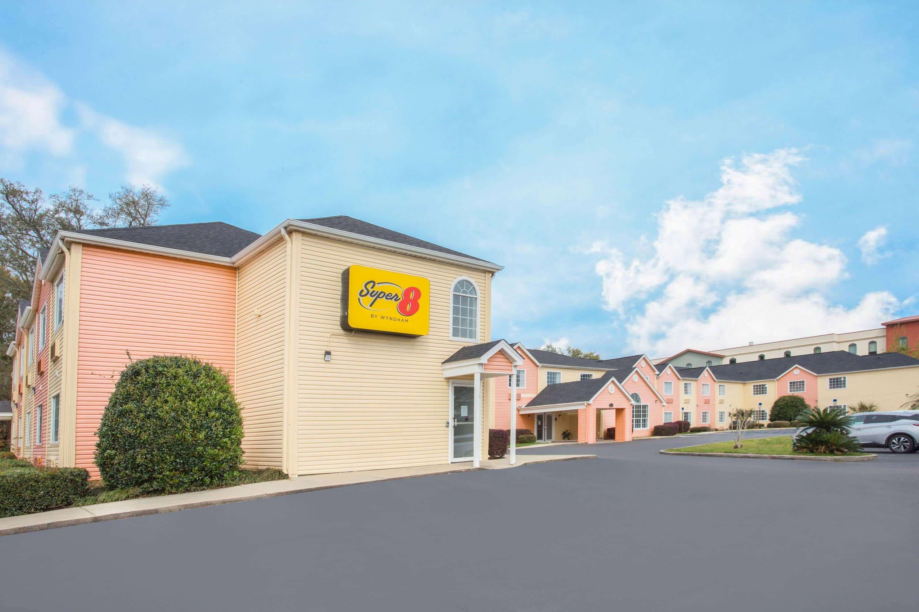 Super 8 By Wyndham Pensacola Hotel Ferry Pass Exterior photo