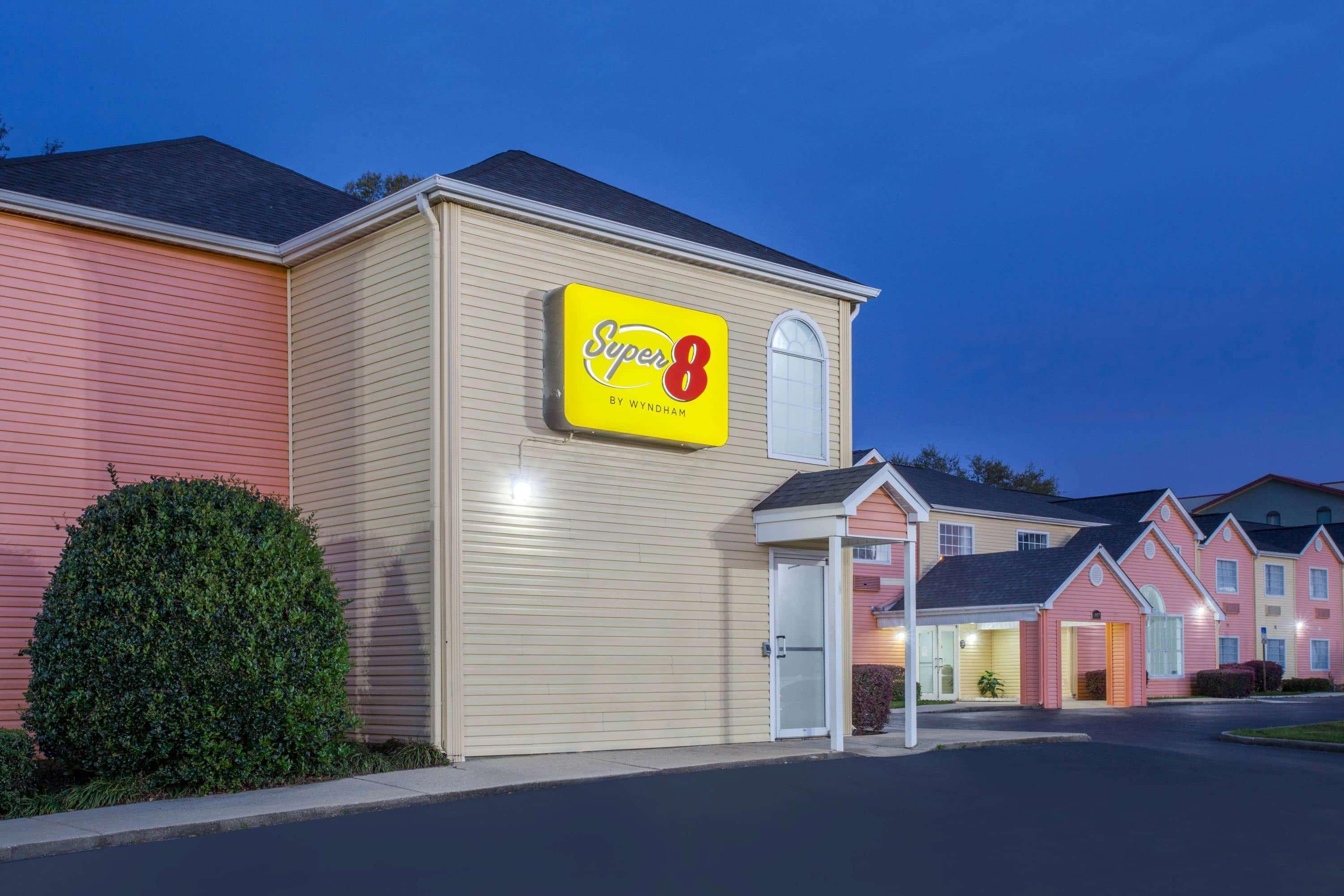 Super 8 By Wyndham Pensacola Hotel Exterior photo